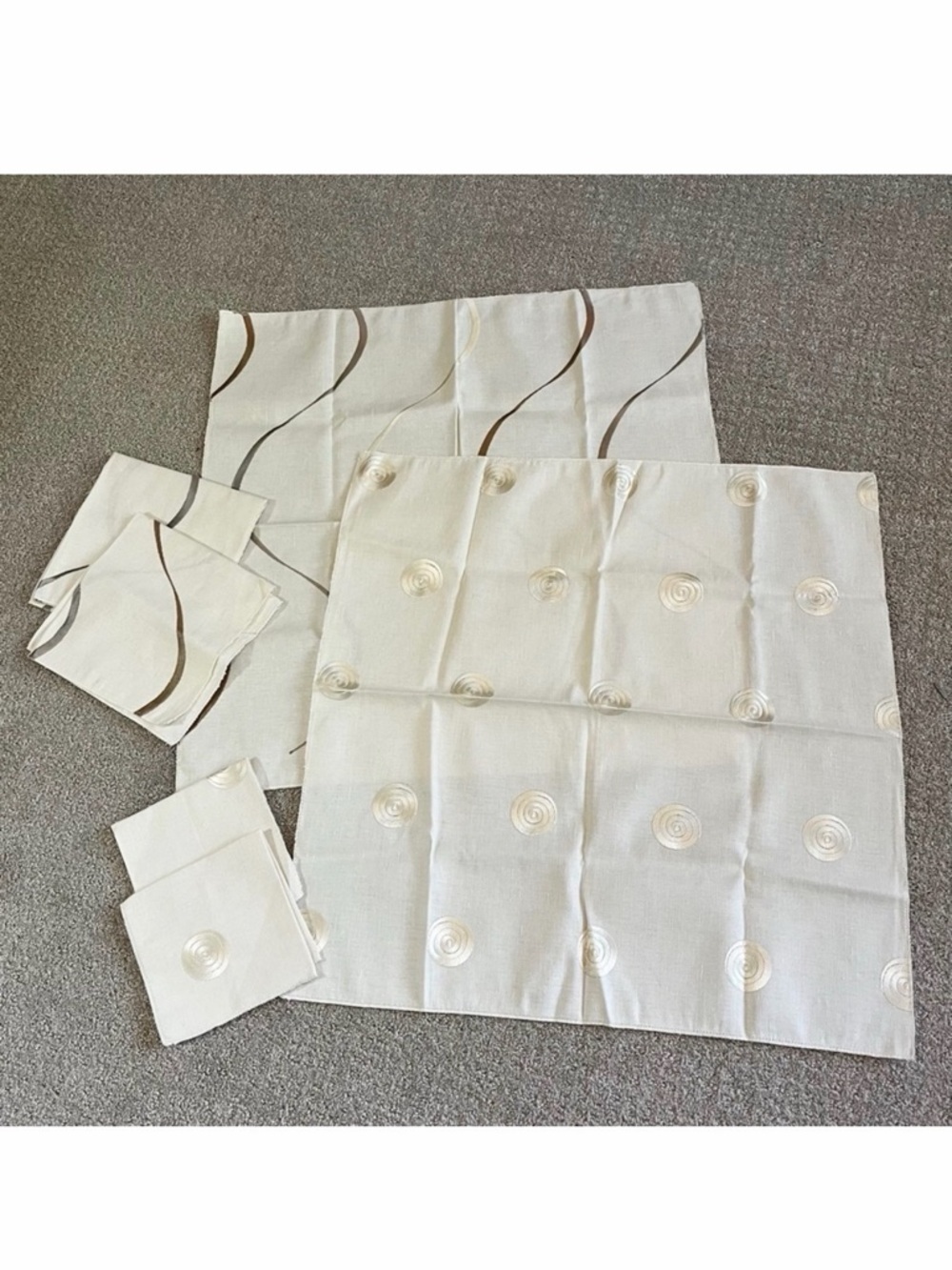 Retro Vintage Swirl Tablecloth / Two Napkins Cream Linen? 26" Square Lot 2x